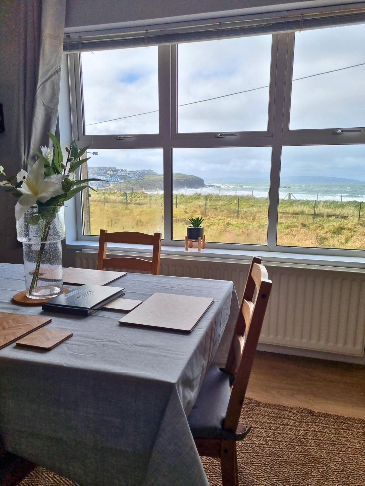 6 Dunluce Park - Portrush By The Sea Apartment Bagian luar foto