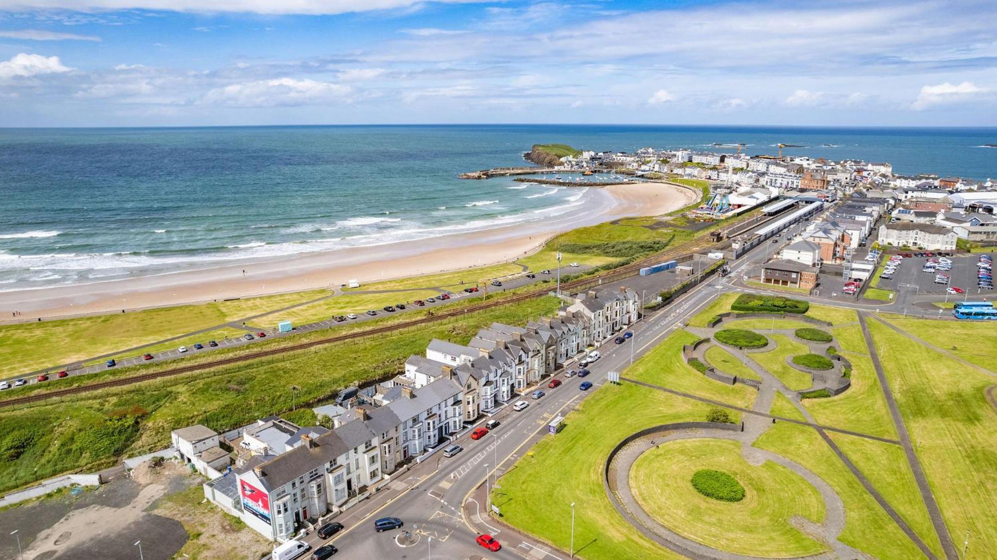6 Dunluce Park - Portrush By The Sea Apartment Bagian luar foto